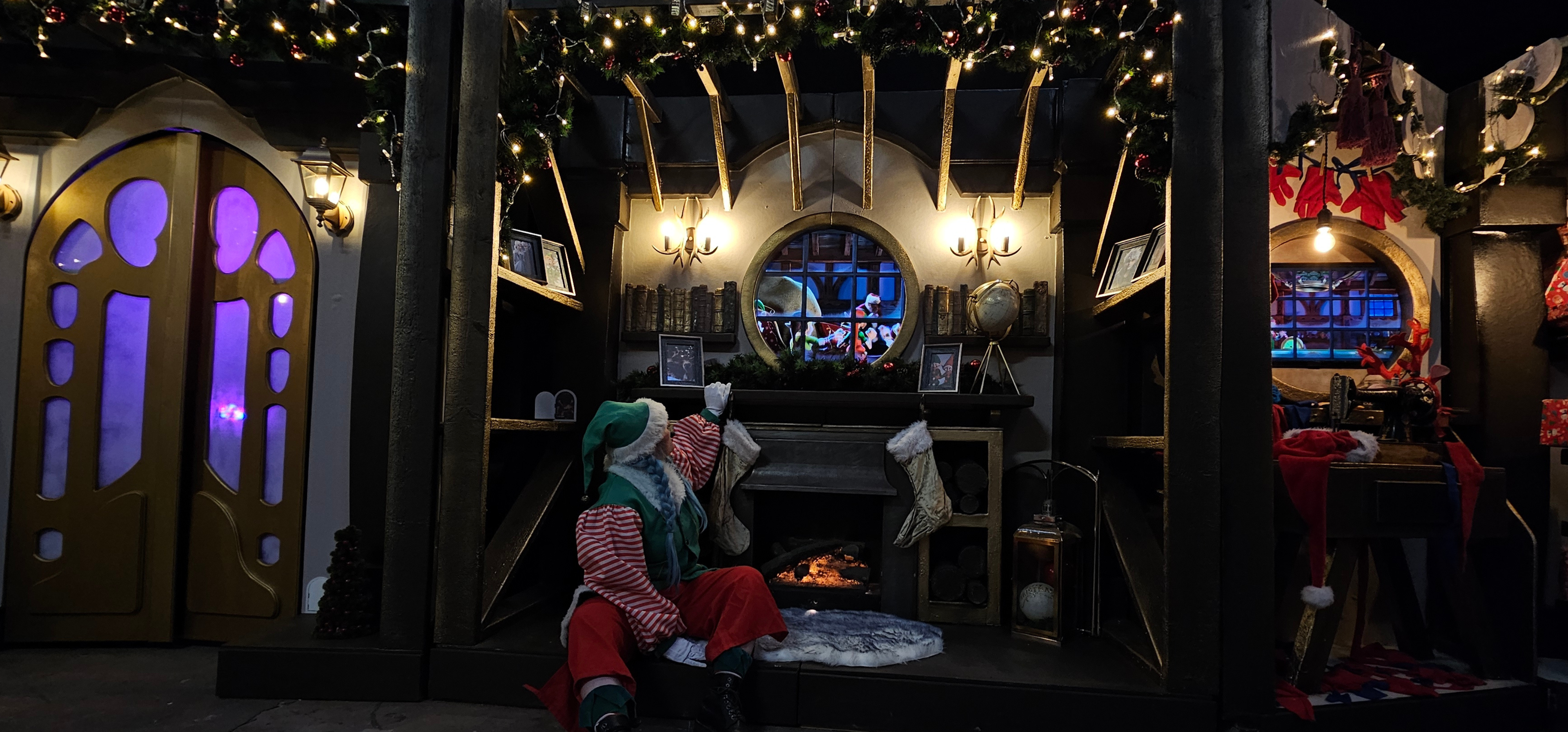 santas work shop 1 copyright © 2025 blue box displays